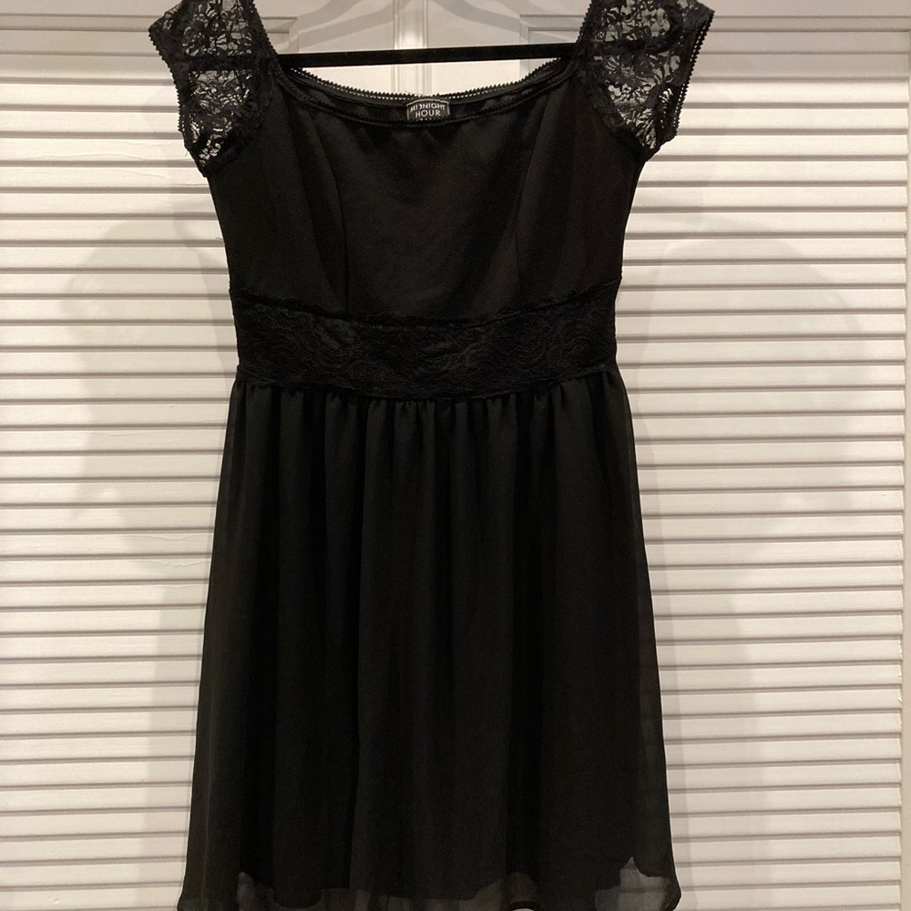 Elegant Black Lace Juniors Dress